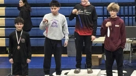 Juarez wins district title as Rattlers send eight to regionals