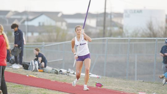 Mauritz-Barboza qualifies for state in pole vault