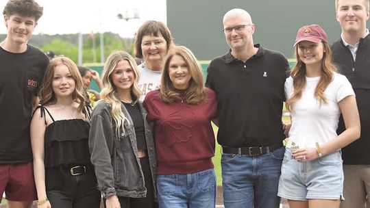 RIGHT SHADE OF MAROON