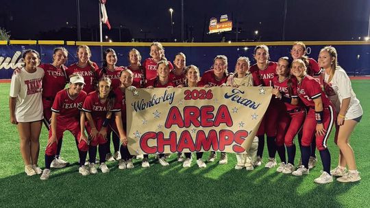 Texans rally in seventh to beat Devine