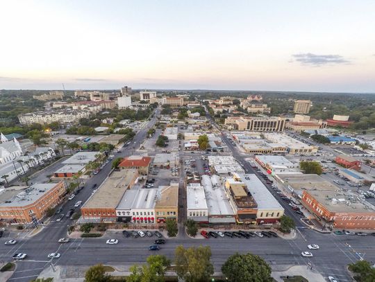 2 jailed, 1 sought in downtown burglary