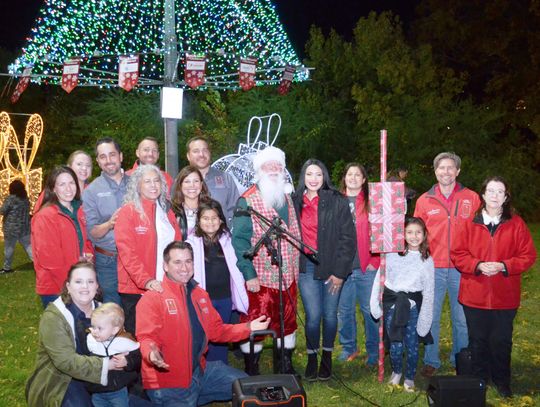 ALL LIT UP: Sights & Sounds of Christmas marks festival's beginning with lighting event 