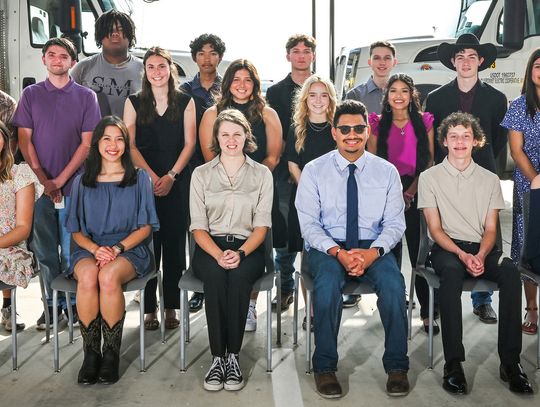 Bluebonnet Electric gives 135 scholarships including 7 SMHS