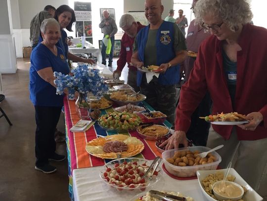 Bluebonnet Lions help at annual SMGA meeting