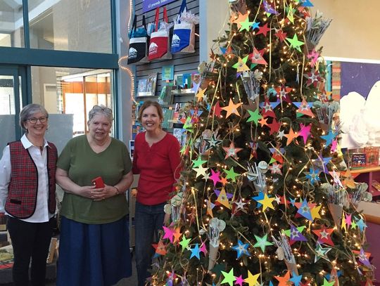 Bluebonnet Lions help decorate Christmas tree at San Marcos Public Library