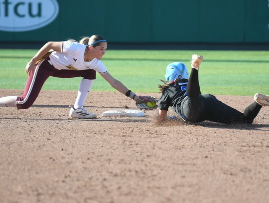 Bobcats bounce back with shutout win over Islanders