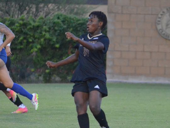 Bobcats continue offensive hot streak in road win against UIW