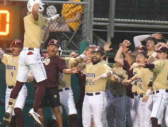 Bobcats defeat Houston on Mora walk-off home run