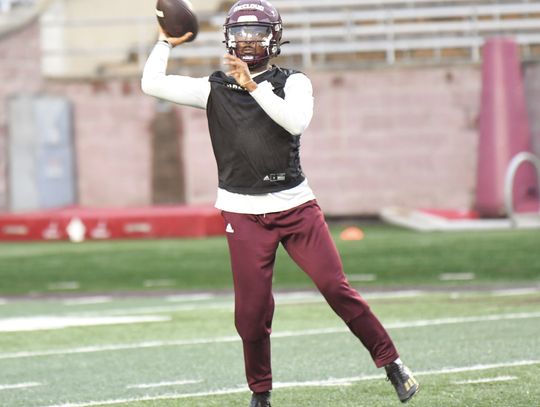 Bobcats practice at UFCU Stadium, Kinne talks about quarterback room