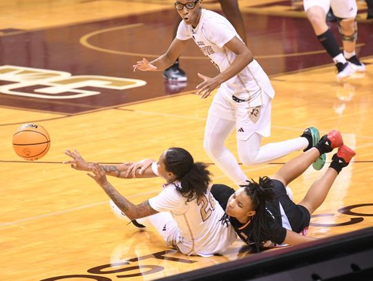 Bobcats rally late to beat rival Cajuns