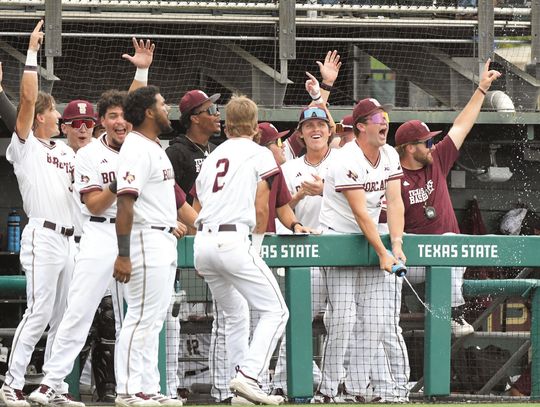 Bobcats split doubleheader to claim series