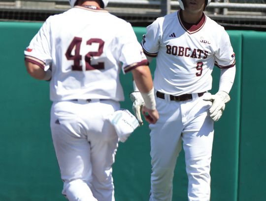 Bobcats sweep the Warhawks, move into tie for the fifth place in standings