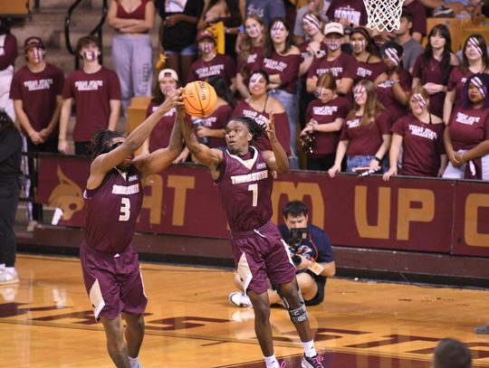 Bobcats take care of their 'unwanted guests', defeating rival Roadrunners in offensive showcase.