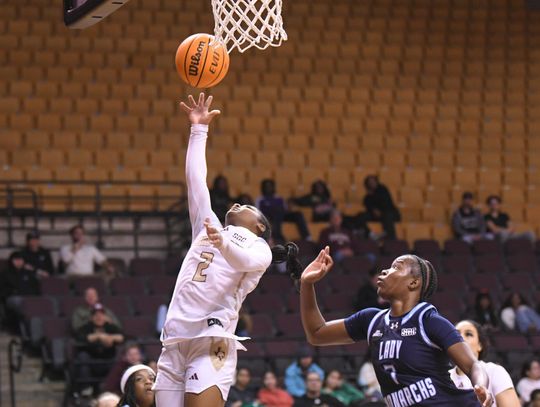 Bobcats win in fourth quarter comeback