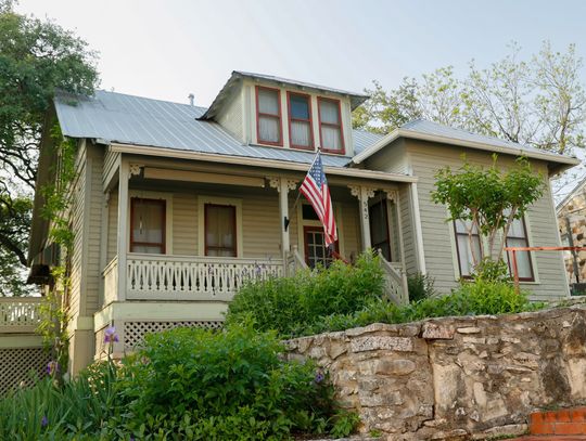 Burleson Street home shows craftsmanship after 115 years: The Joyce – Hansen home