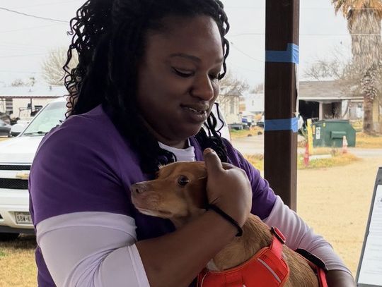 Centro Esperanza helps take care of people and pets