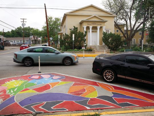 City to remove downtown painted crosswalks, curbs