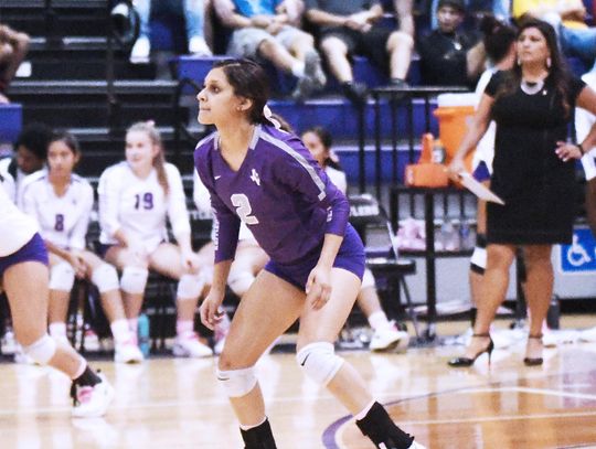 Contreras to continue volleyball career with Bulldogs