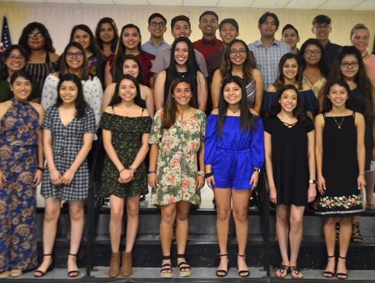 Cuauhtemoc presents more than $18K in scholarships