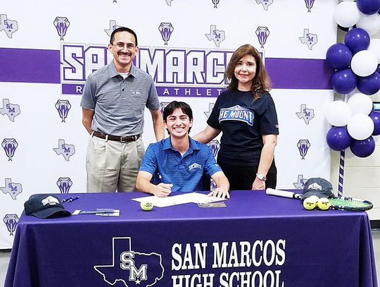 Dakota Fernandez introduces himself to Mount St. Mary’s