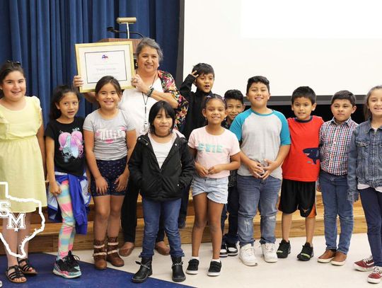 De Zavala teacher receives state humanities award