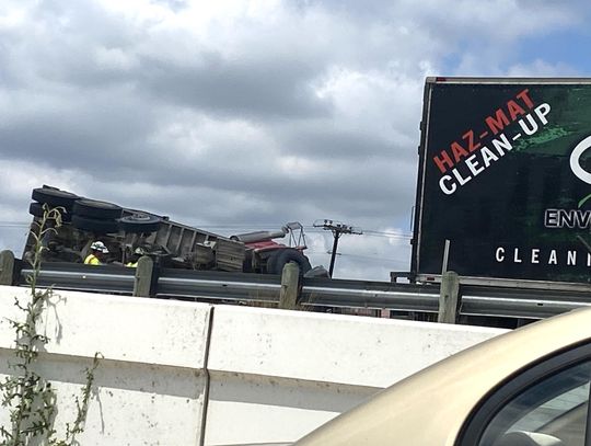 Double fatality closes northbound and southbound lanes of I-35