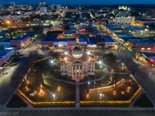 Downtown Courthouse Lighting & Shop Small Saturday