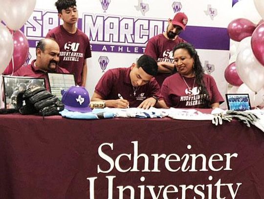 Eric Velasquez makes commitment  with Schreiner Mountaineers