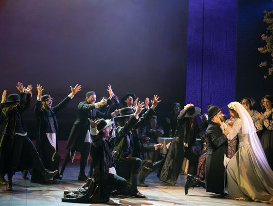 'Fiddler on the Roof' A relevant story between head & heart