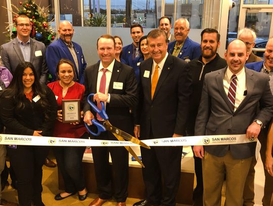 Frost Bank hosts ribbon cutting