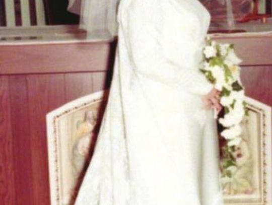 Granddaughter wears grandmother’s wedding dress 52 years later