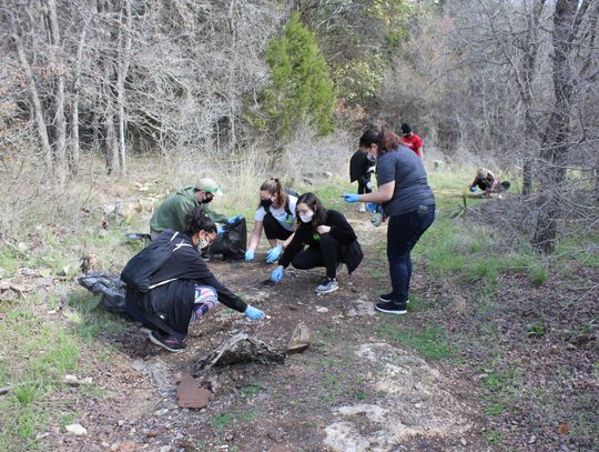 Great Texas River Clean Up volunteers pick up tons of trash 