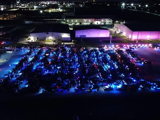 Jeep 'Blue Out' honors Officer Putnam