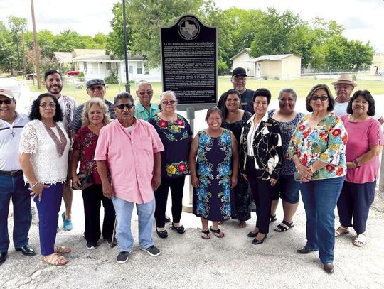 La Sociedad Mutualista Cuauhtémoc unveils marker