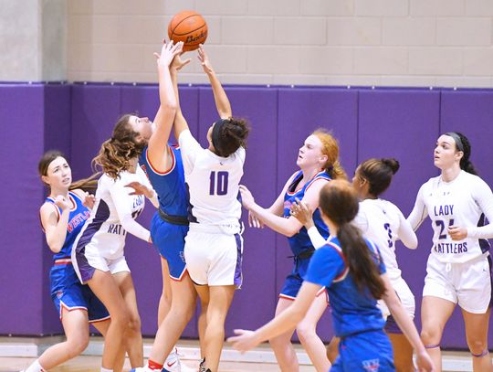 Lady Rattlers earn crucial victory over Austin Westlake, 40-33