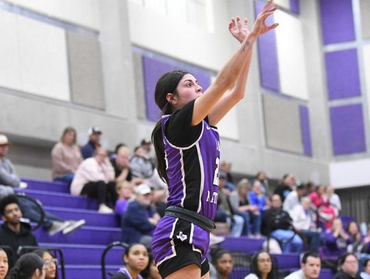 Lady Rattlers fall in tense buzzer-beater vs Navarro