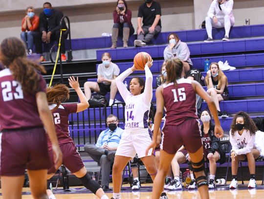 Lady Rattlers fall to Cedar Ridge in first round of playoffs, 57-47