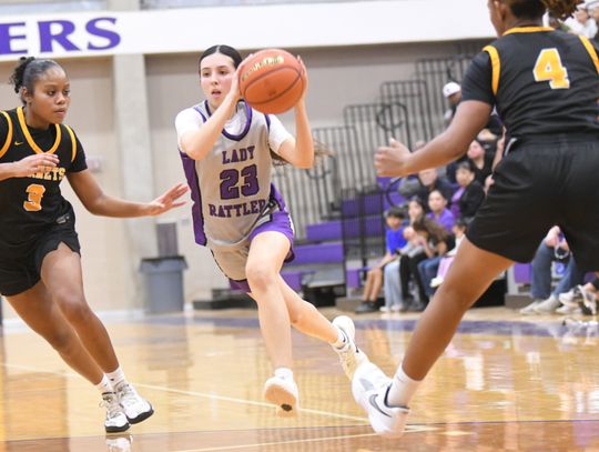Lady Rattlers fend off Hornets’ sting
