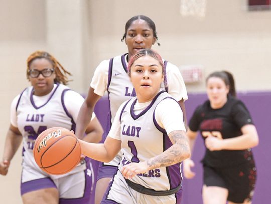 Lady Rattlers hold off Bowie for home win