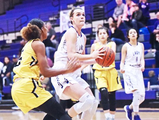 Lady Rattlers, hungry for postseason, begin 2019-20 season