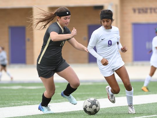 Lady Rattlers pick up first win at Ragin’ Rattler Tournament