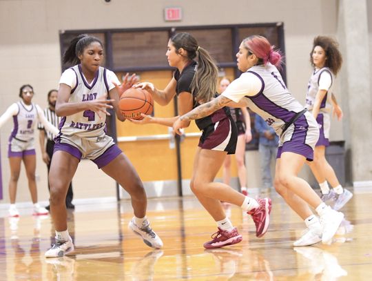 Lady Rattlers storm back from double digit deficit to beat Davenport