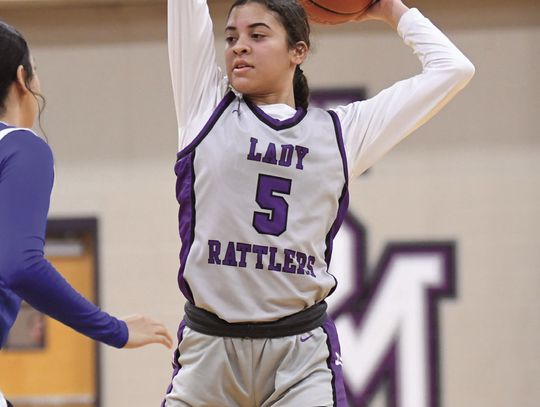 Lady Rattlers win first three games at Riviera Roundup