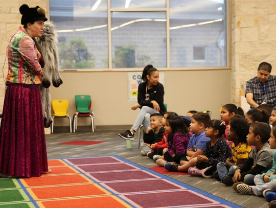 Library hosts Bonham students for puppet show