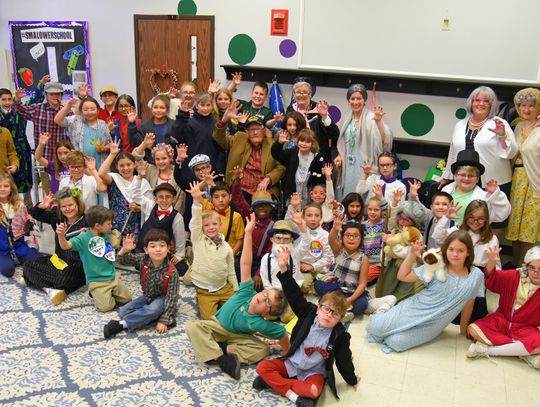 Local Centenarian helps SMA celebrate 100th day of school