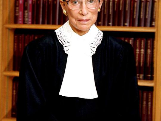 Long lines of mourners pay respects to Ginsburg at court