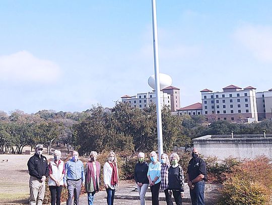 Mountain Laurel  Garden Club donates to Wreaths Across America event