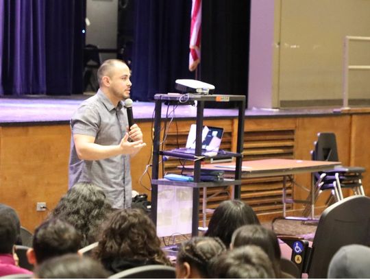 Nationally renowned motivational speaker talks to Goodnight Middle School students about choices