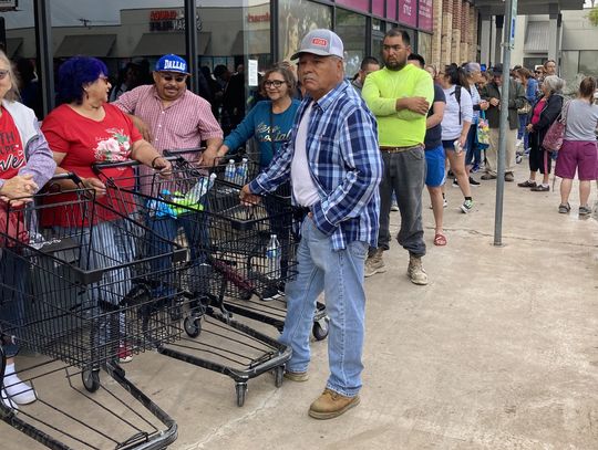 New Supermercado opens doors to line of customers