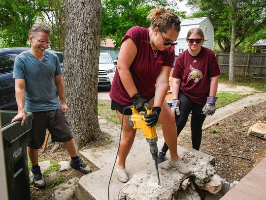 NIH-funded study investigates cardiovascular benefits of volunteering